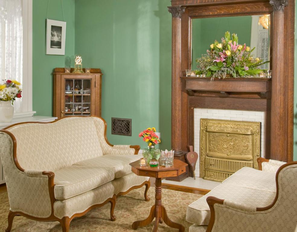The Carriage House Inn B&B Линчберг Экстерьер фото